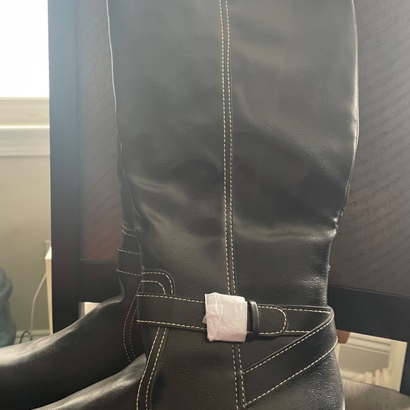 NWT Women’s Black Boots - Sz 11 - Picture 2 of 5